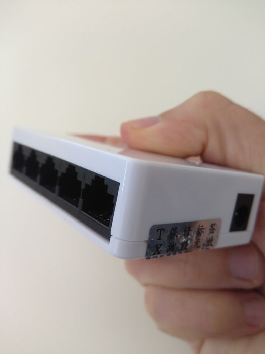 Mini Switch with 5 RJ45 Ports, 10/100 Mbps64550903474305122