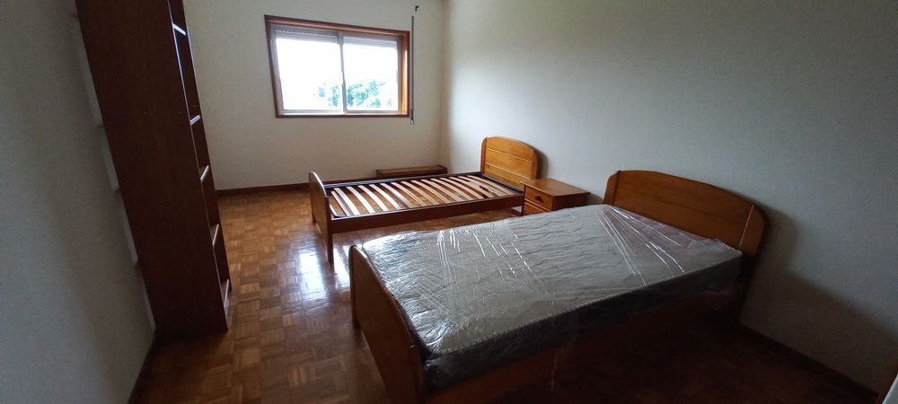 Aluga quarto a estudante