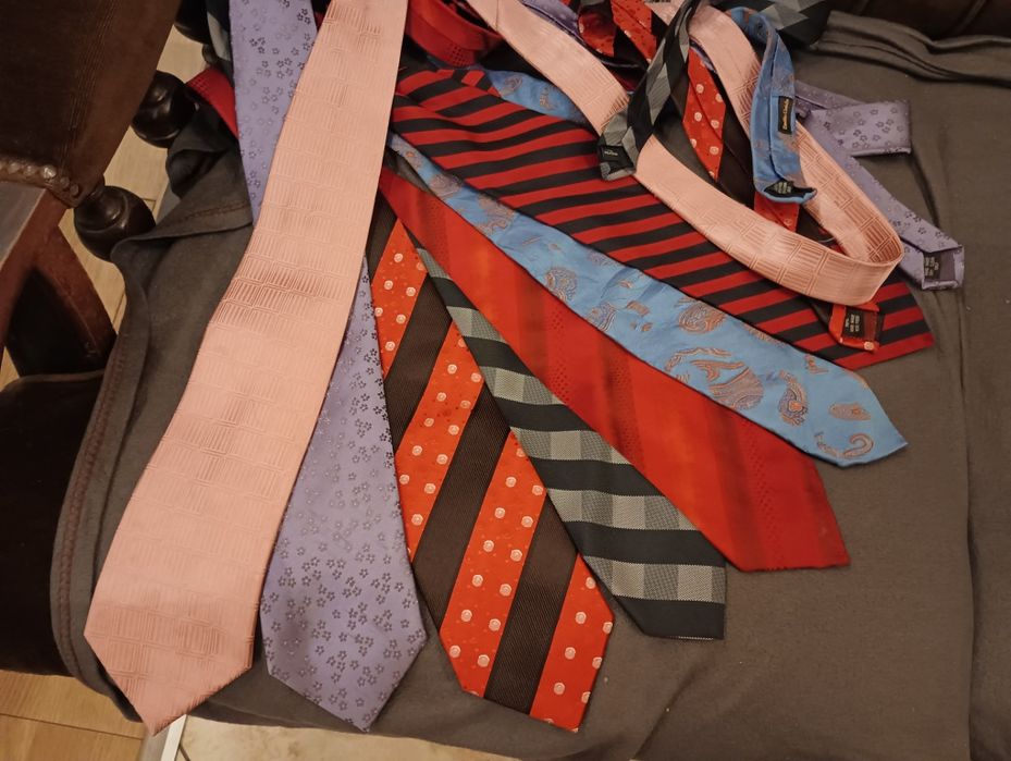 Галстуки фирменные,бабочки