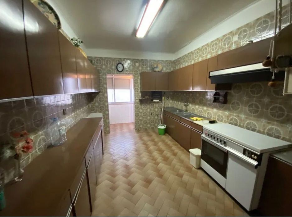Quarto no centro do Carregado ao lado do pingo doce