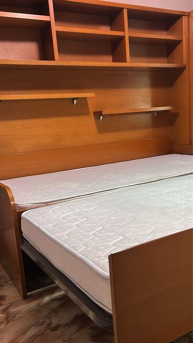 Duas Camas de Solteiro em Madeira com Estante estudio