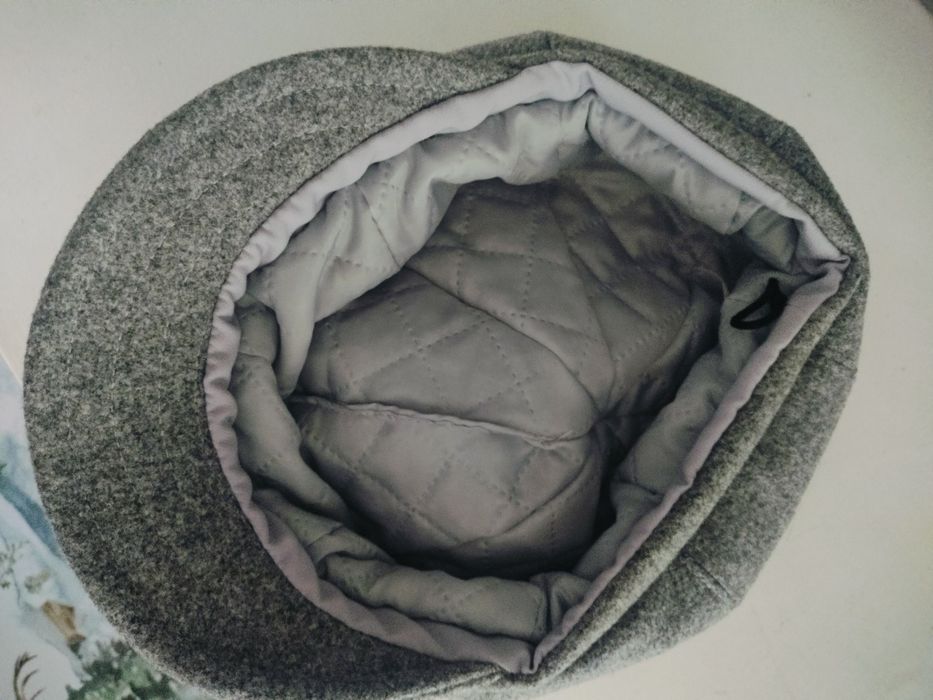 Szary kaszkiet w stylu vintage