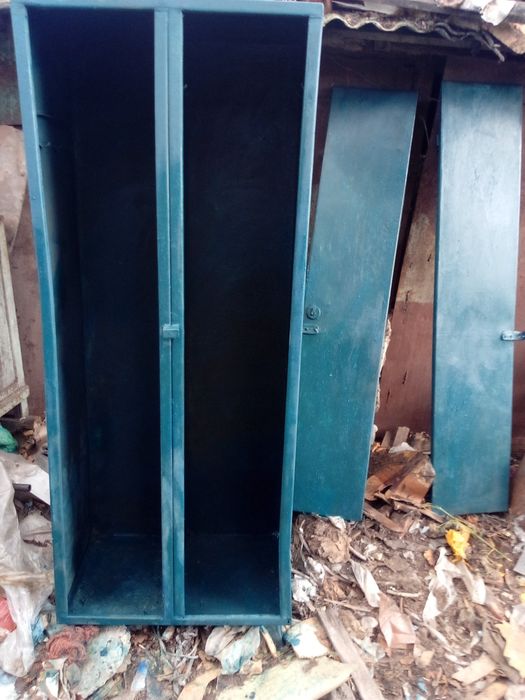 Продам бочки железные 5штук200литров и 1 на100,120 литров