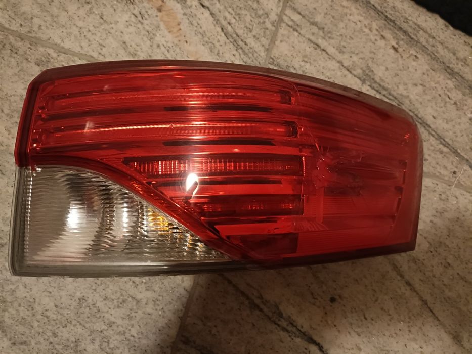 Фара, фонарь, стоп, ліхтар Avensis T27, права, універсал, рестайл