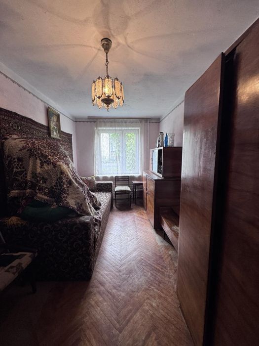 продам 2 кім в центрі