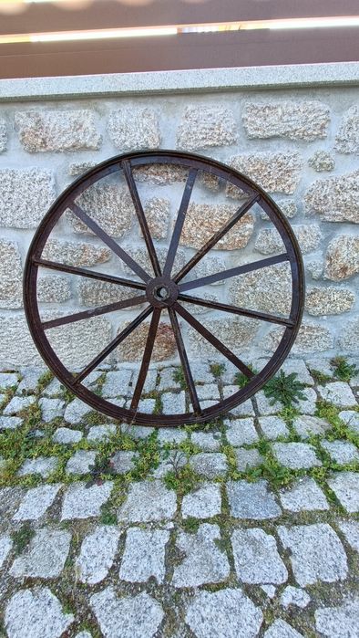 Rodas de carroça em ferro