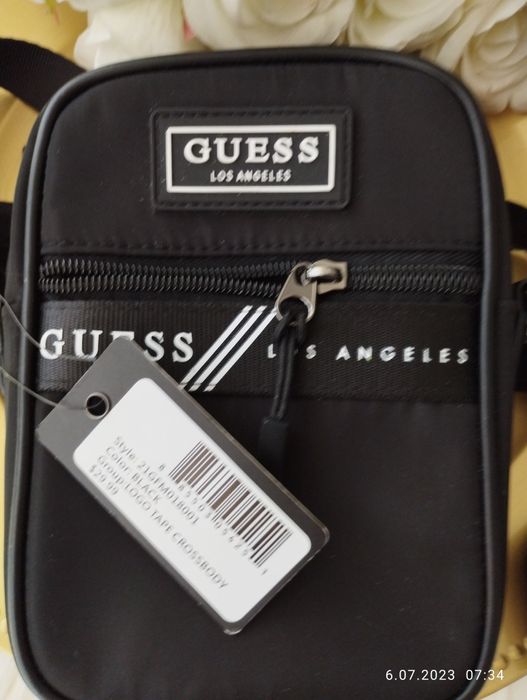 Listonoszka firmy GUESS.