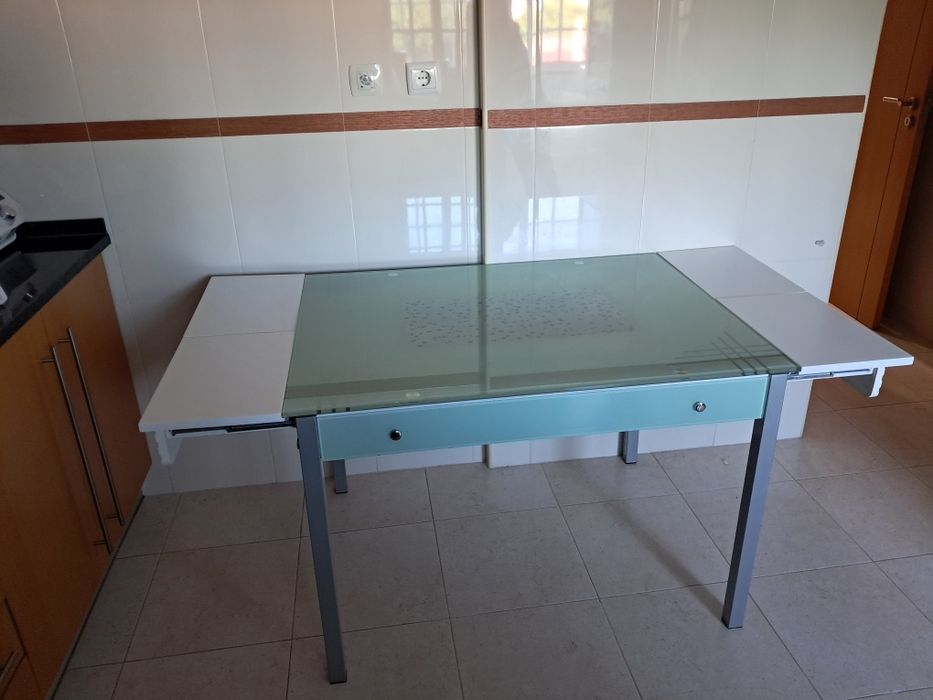 Mesa de cozinha usada