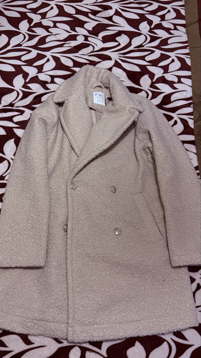 Lote de roupa e calçado feminino NOVOS – casacos, botas e sapatos