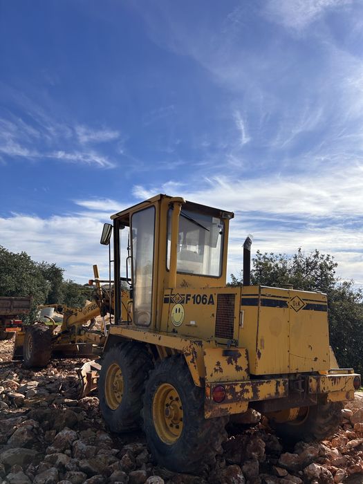 Motoniveladora O&K F106A