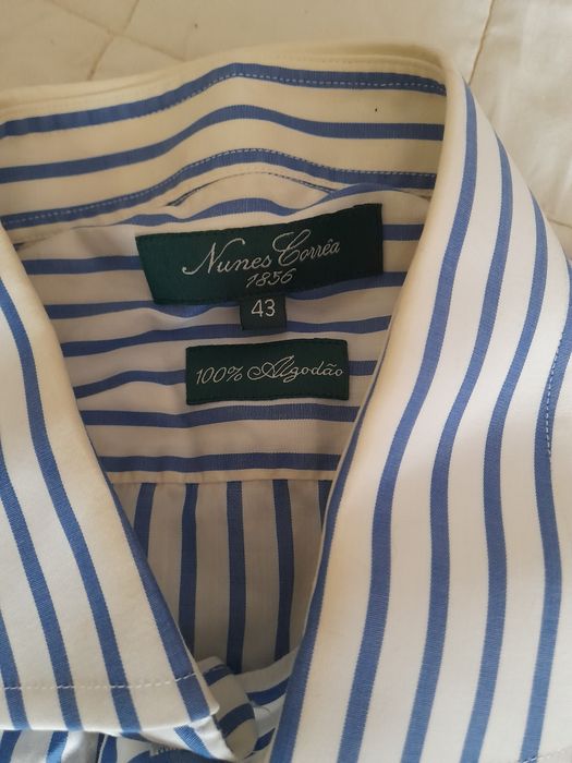 Camisa para homem às riscas azuis e brancas  Nunes Corrêa