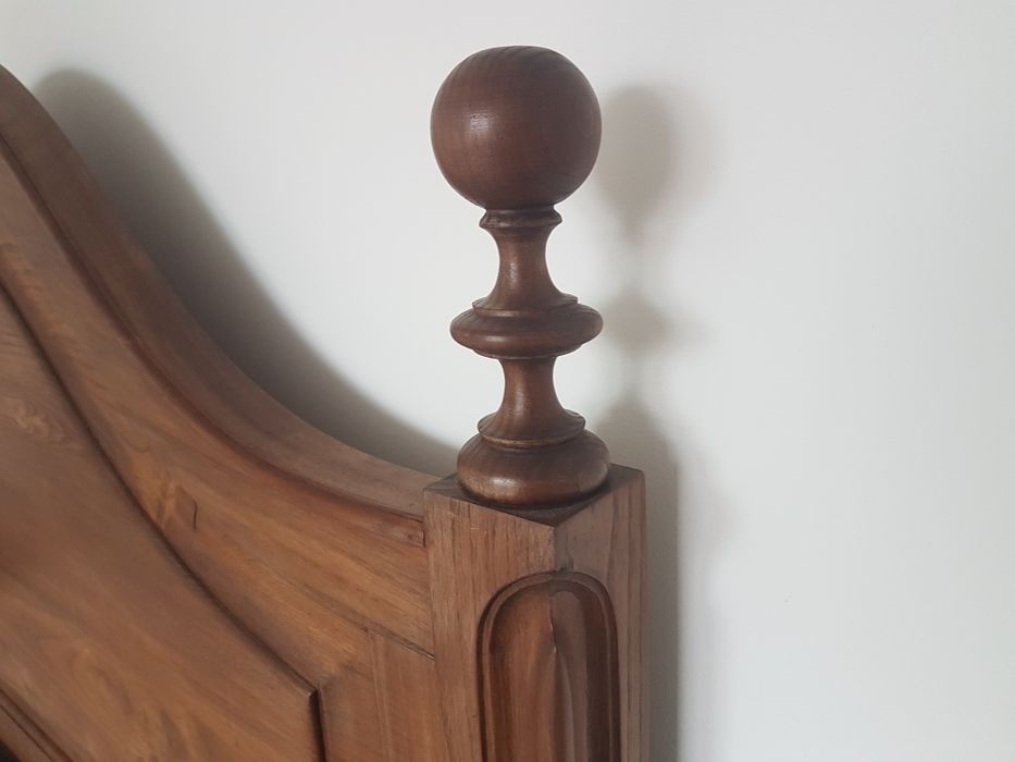 1 cama 2 mesas cabeceira