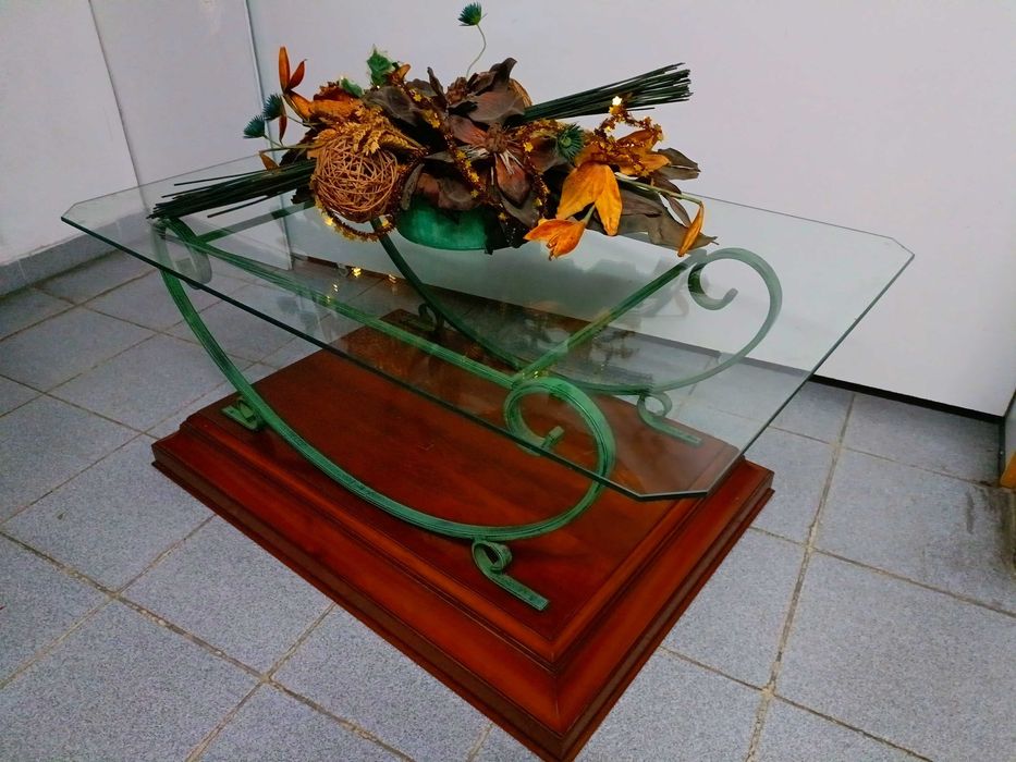 Mesa de Sala de Estar de Cerejeira e Ferro com Vidro
