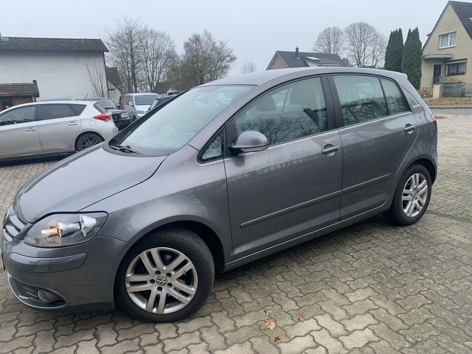 Volkswagen Golf5 plus  2006г в отличном техническом и визуальном состоянии. Мотор 1,9тди с 6-ти ступ мех коробкой работают идеально,кузов без коррозии и повреждений в родном окрасе. Неделю тому своим ходом приехал из Германии.