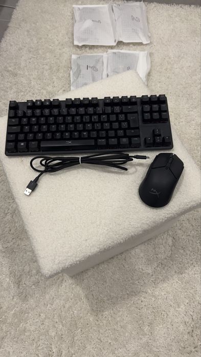 Conjunto teclado e rato HyperX