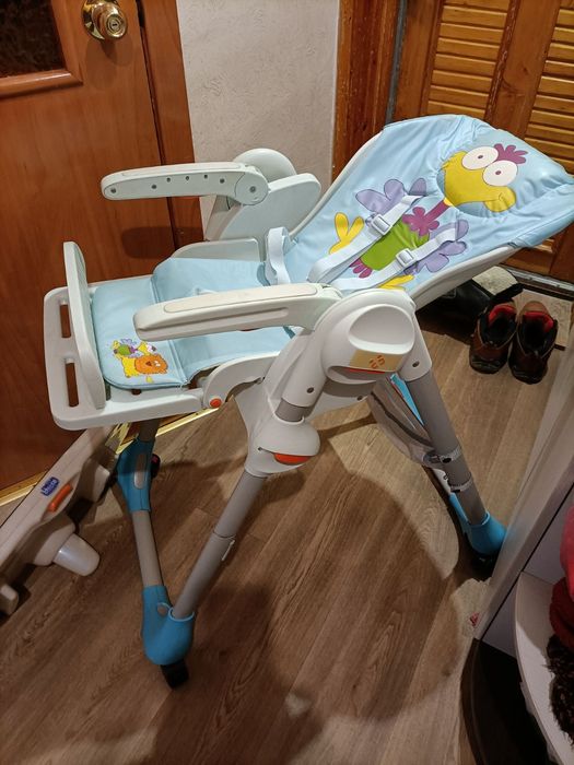 Продам стульчик для кормления Chicco Polly.