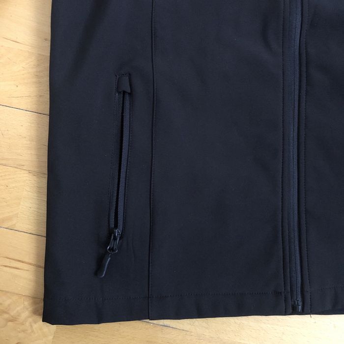 Czarny softshell