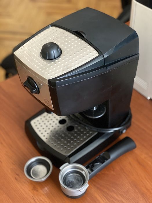 Кавоварка рожкова DeLonghi EC156.B
