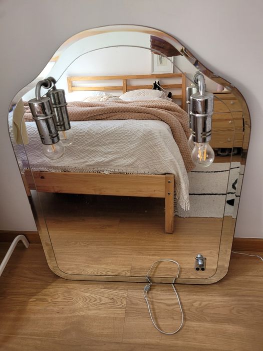 Espelho vintage com iluminação