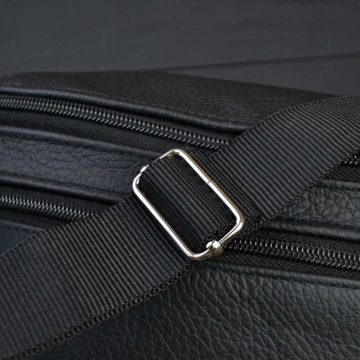 Качественная бананка из натуральной кожи. Цвет: чёрный.