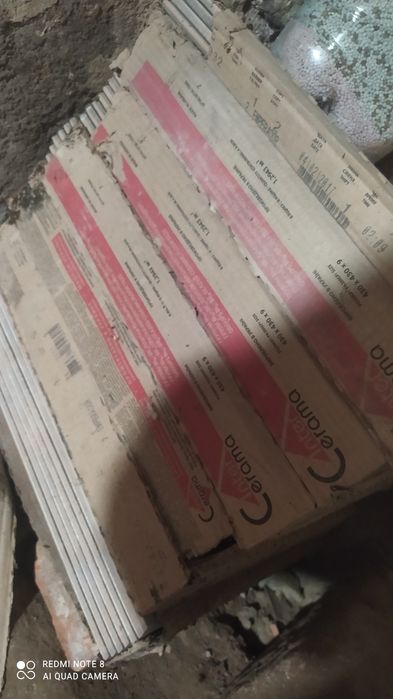 Продам плитку, розмір 30Х30, та ще одна 43Х43, в загалом 20 квадратів