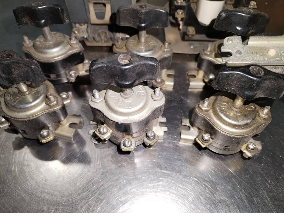 Продам тумблера новые