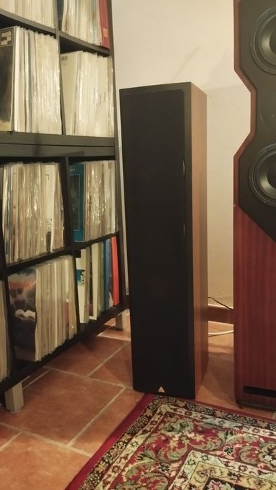 Vendo colunas de chão Triangle Zerius 202  em excelente estado