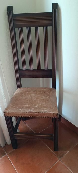 Mesa de sala com 4 cadeiras