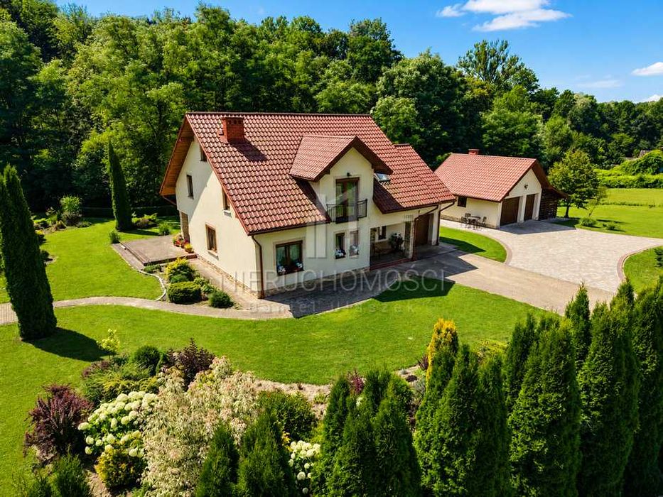 Komfortowy dom z pompą ciepła, fotowoltaiką, lasem i dużą działką, Sowina, gm. Kołaczyce, 48,5ar