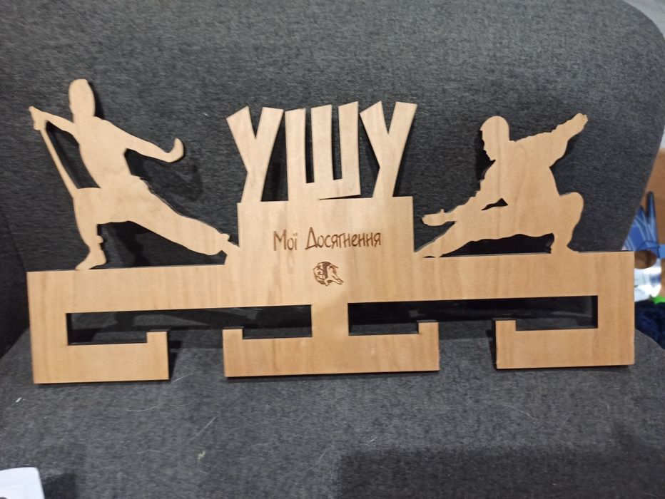 Навісний тримач для медалей