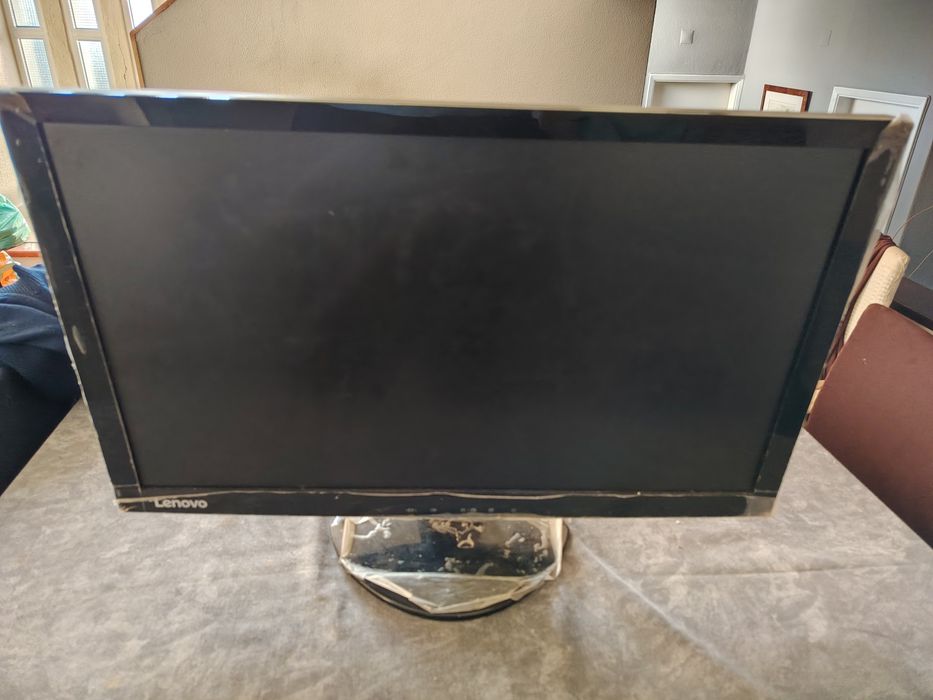 Monitor LeNovo 24
