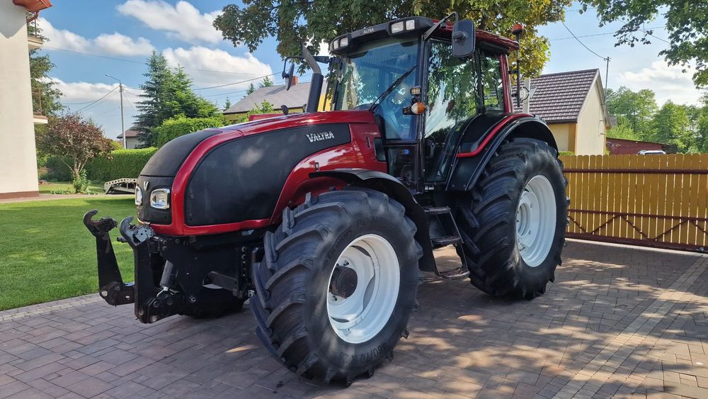 Valtra T 121 HiTech  6.6 Sisu 135 koni 2010 rok, świeżo sprowadzony , 131, 151, 120, 130  nowe opony, miękka oś, miękka kabina, sprężarka, klimatyzacja