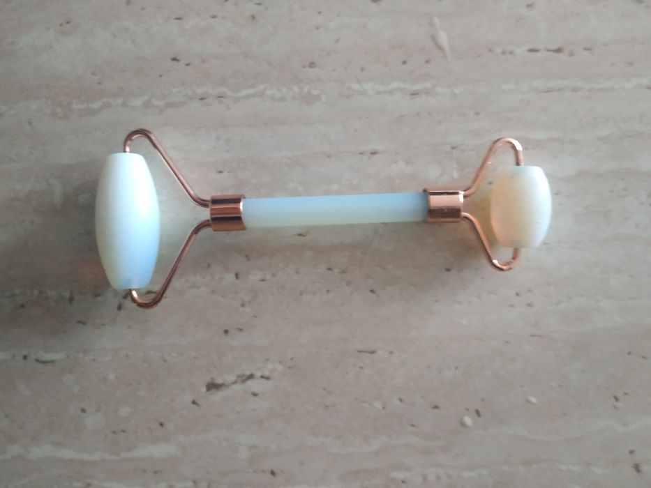 Roller  masażer do twarzy z dwiema końcówkami