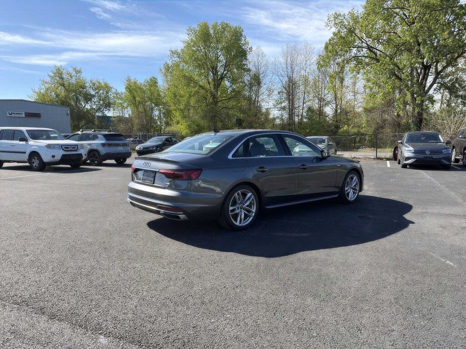 Audi A4      2024