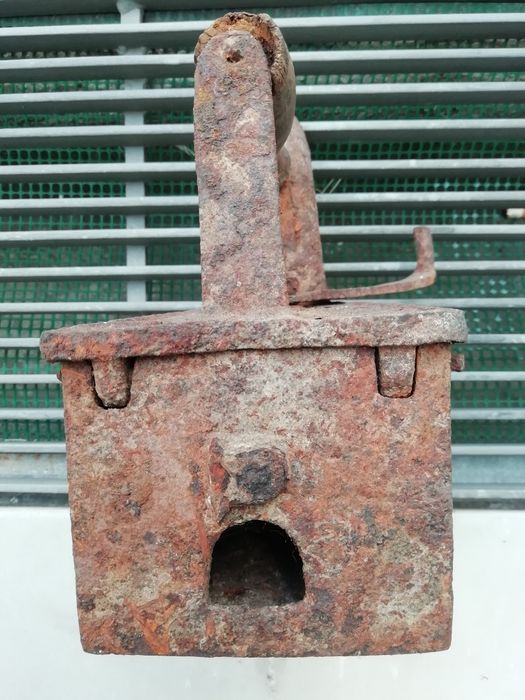 Ferro de engomar antigo424635359539374082
