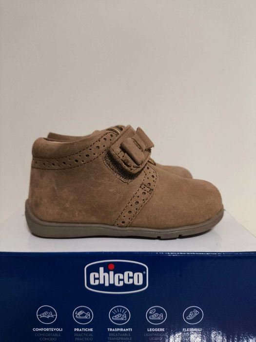 Botas Chicco tamanho 22 na caixa de origem