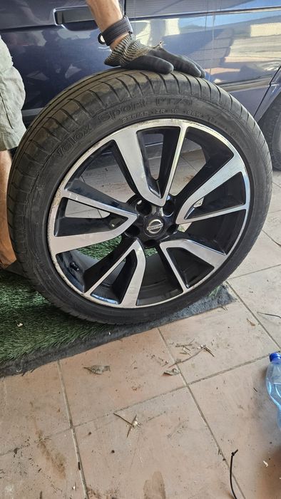 Jantes look 19 Nissan Qashqai J11

Medidas:
-Tamanho: 19"
-Furação: 5x