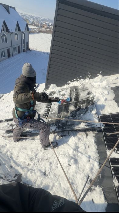 ошищення сонячних панелей від снігу,альпенист оренда страховки системи