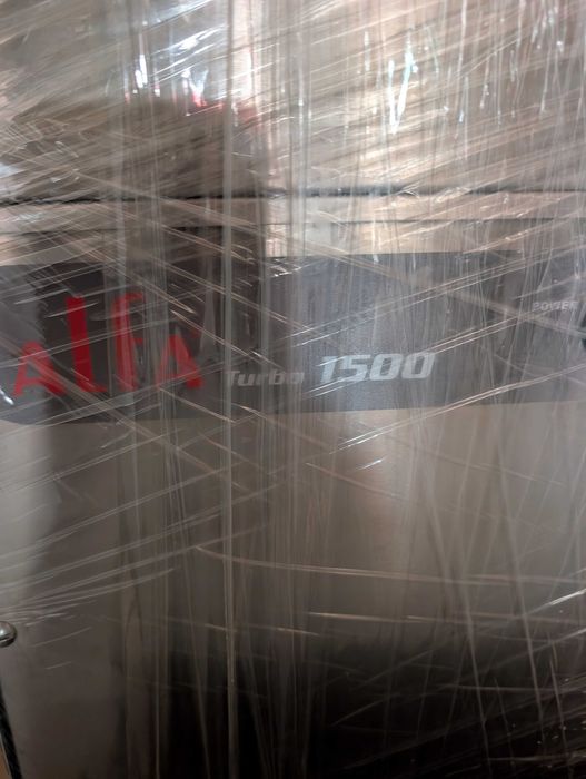 Máquina de lavar loiça de cúpula. Equipamento profissional para restauração