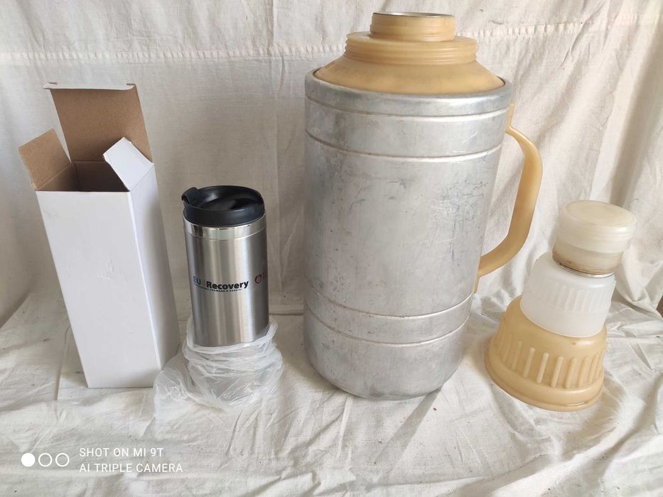 Термос помповый на 4 л, новый, термос-кружка на 350мл, новая.