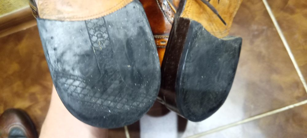 Чоловічі брендові ботінки.