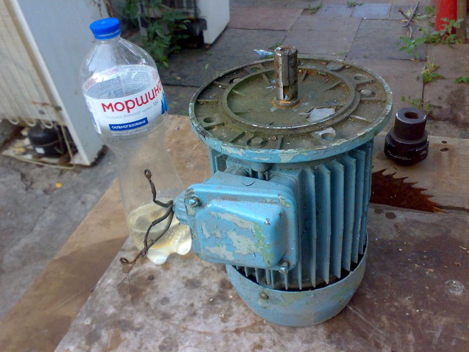 Электродвигатель 1.5-900 об мин.4АМ 90 ЛС.