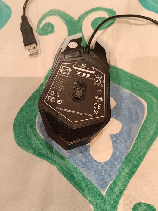 Vendo Mouse de Jogos com Sensor Óptico e Fio com Iluminação USB -