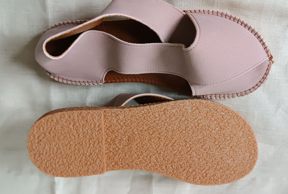 Tanio nowe materiałowe sandały