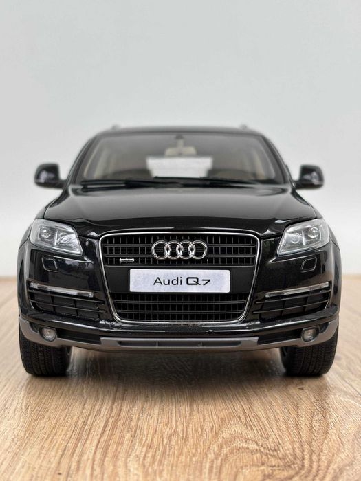 Audi Q7 2006 (Black) 1:18 Kyosho