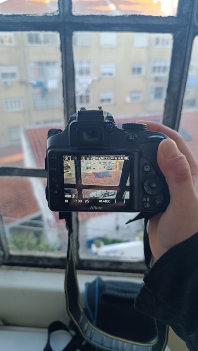 Máquina fotográfica Nikon D3300 com lente 18-55 e bolsa