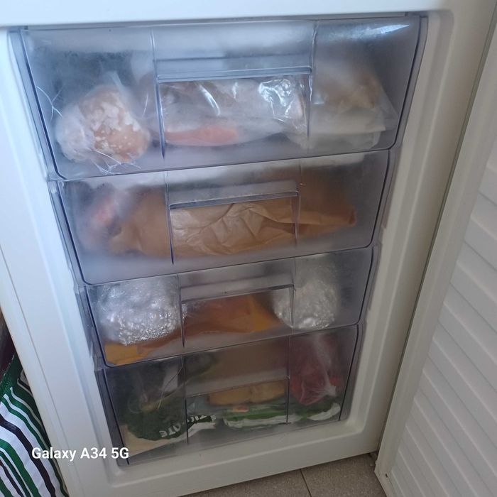 Arca vertical congeladora Whirpool de 4 gavetas