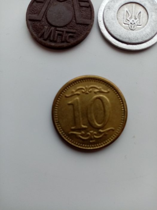 Житони різного типу.