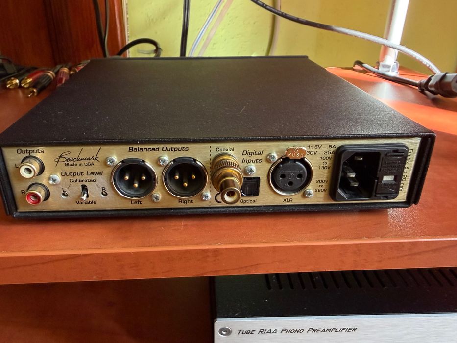 Benchmark DAC1 - czarny