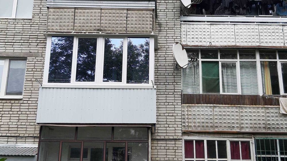 Балкони та вікна